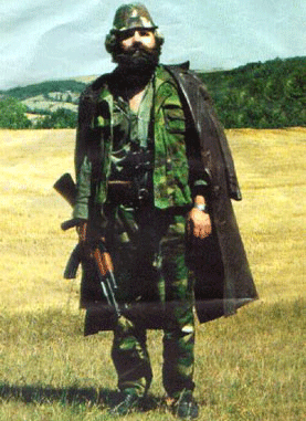 komandantilegjendariuckseademjashari_TRGl5-277x381