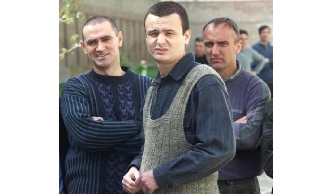 ALBIN KURTIN E KEMI NXJERRË ME DHUNË PREJ BURGUT